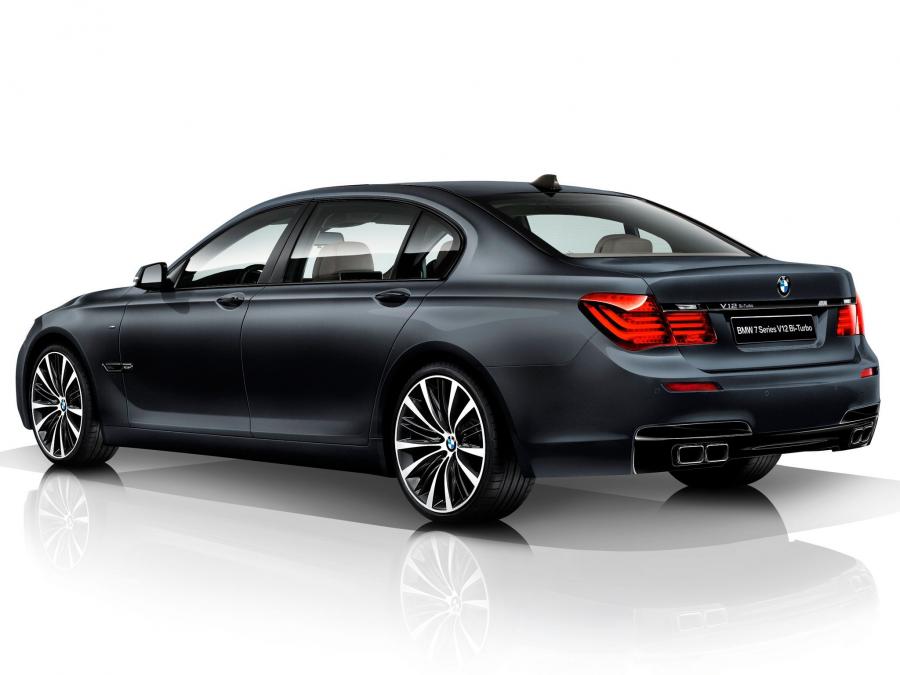  BMW 7-Series V12 Bi-Turbo 2013 года  (фото 2 из 2)